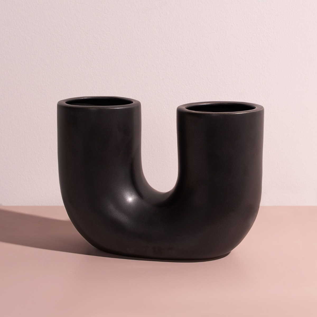 OHS U Shaped Abstract Vase - Black>