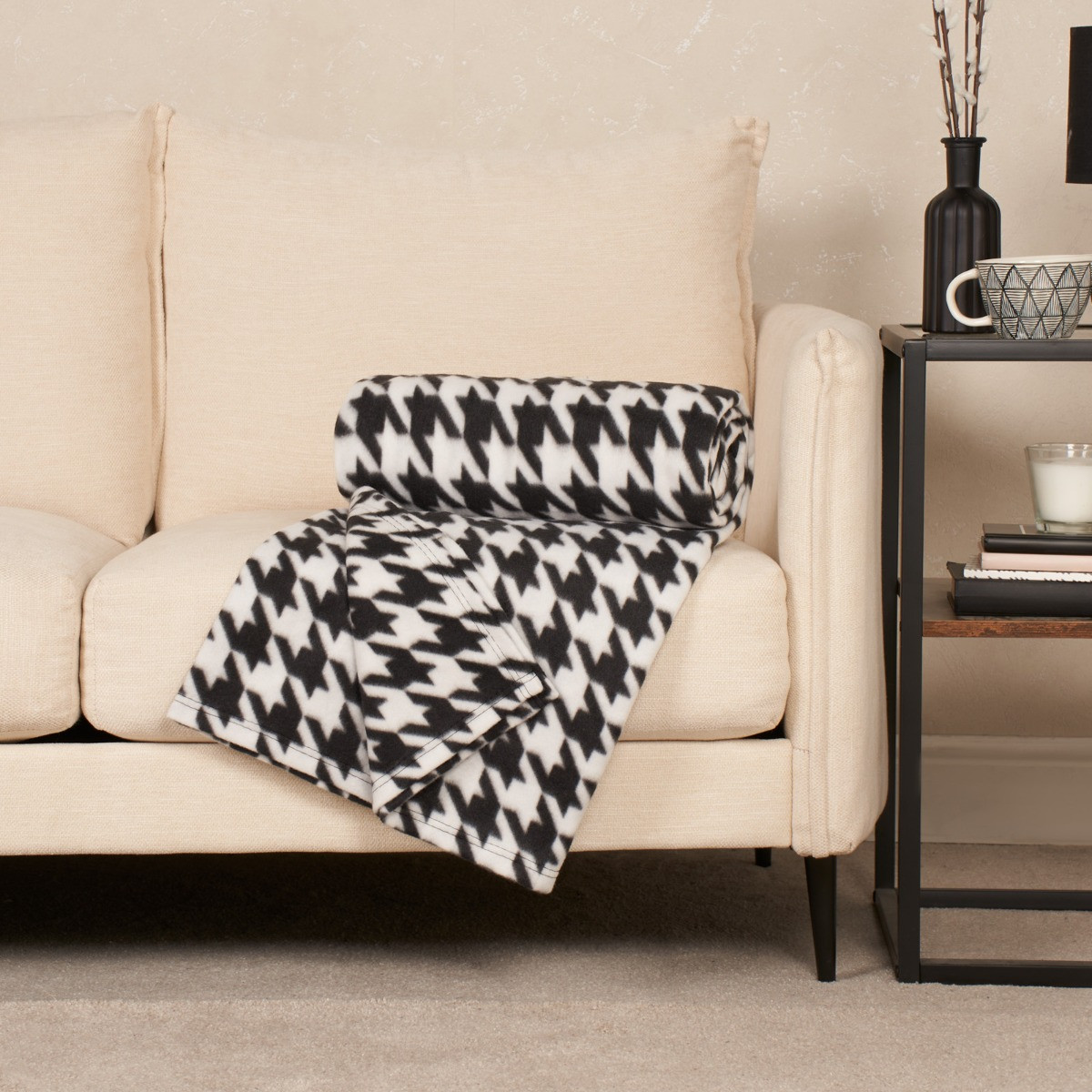 OHS Houndstooth Fleece Throw - Black & White>