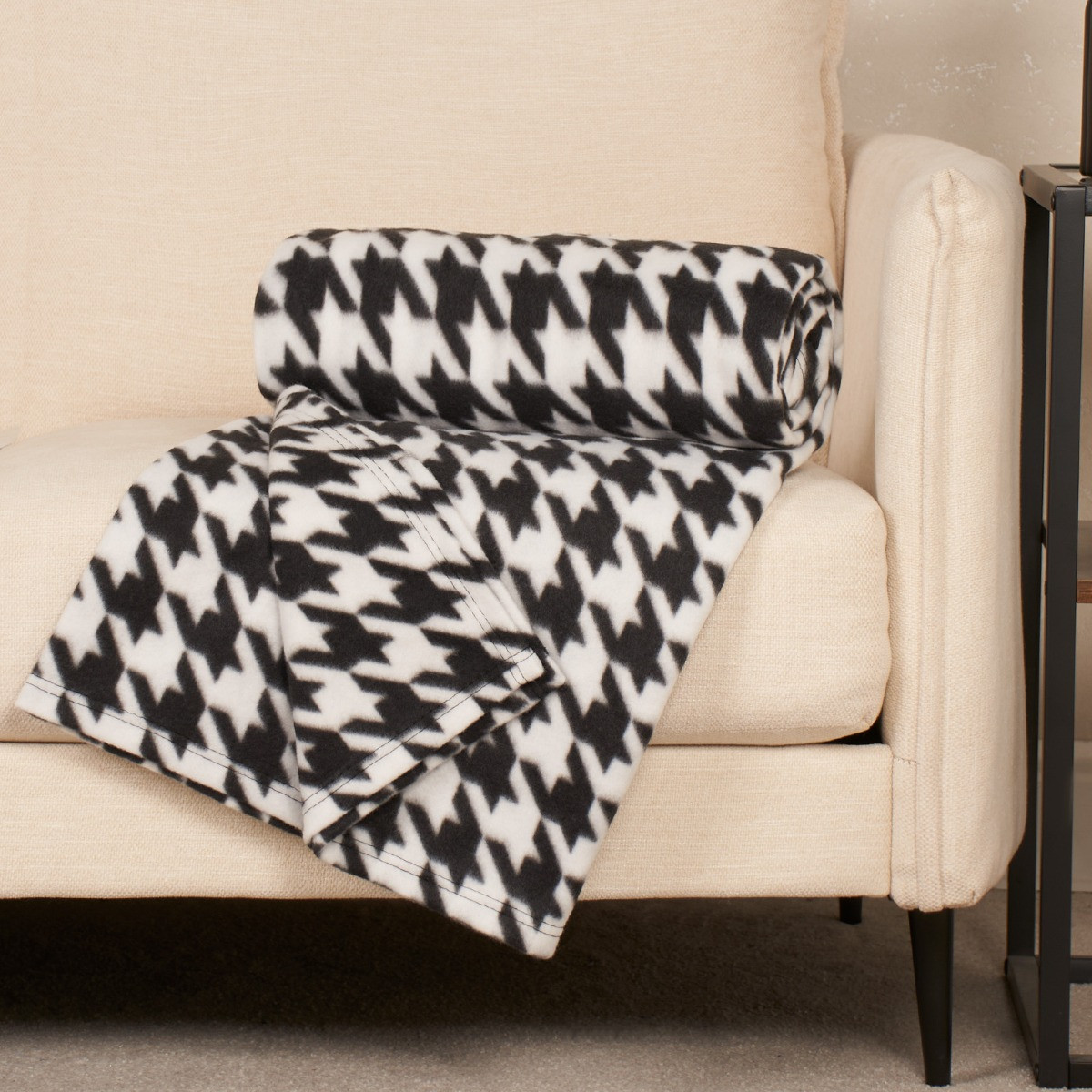 OHS Houndstooth Fleece Throw - Black & White>