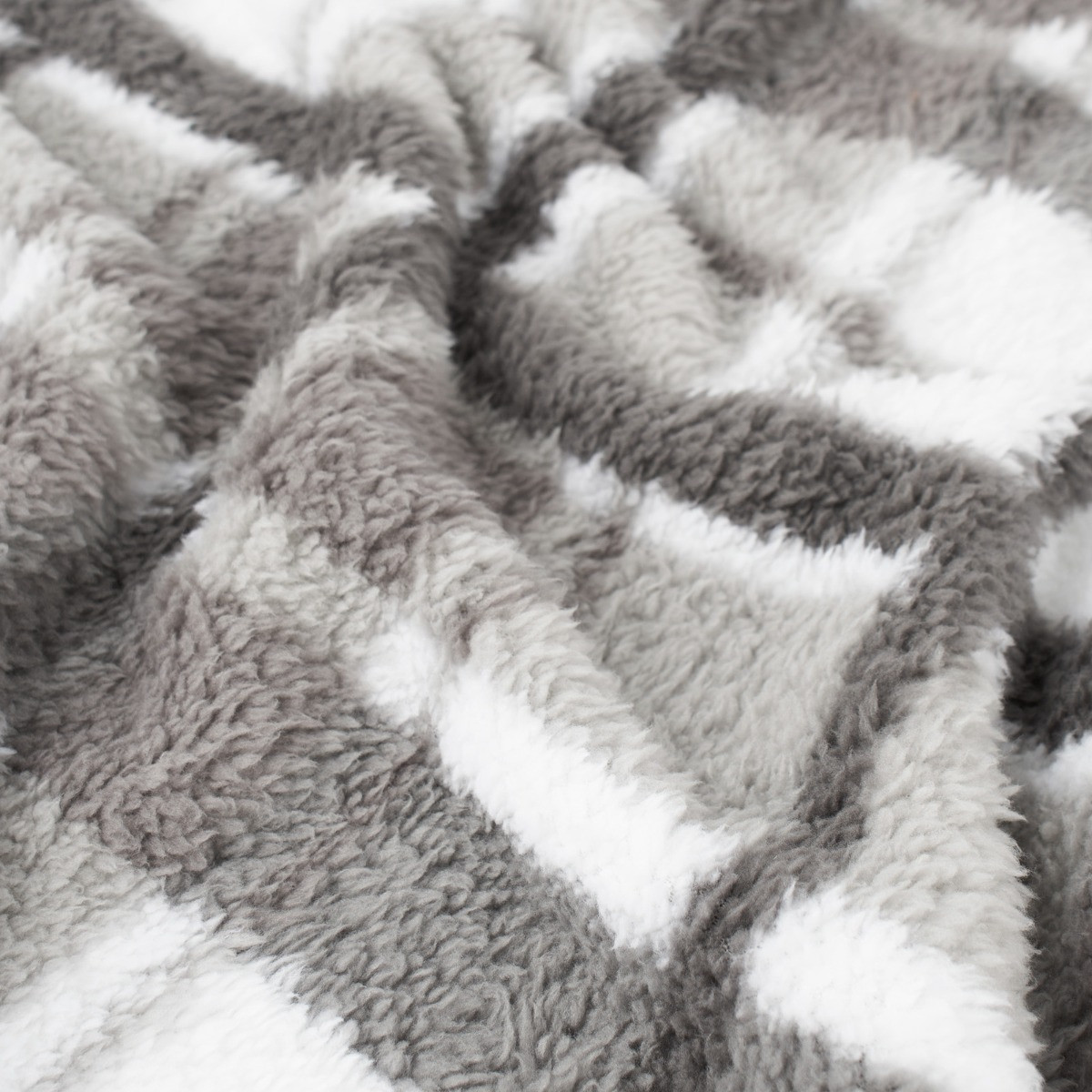 OHS Check Print Teddy Throw - Grey>