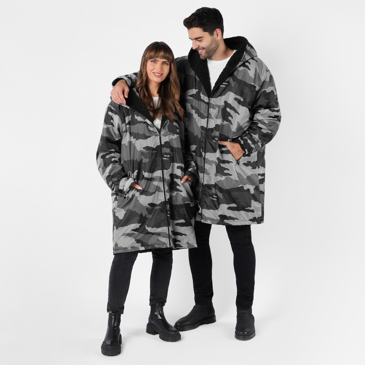 OHS Water Resistant Camo Print Full Zip Changing Robe, Charcoal - M/L>