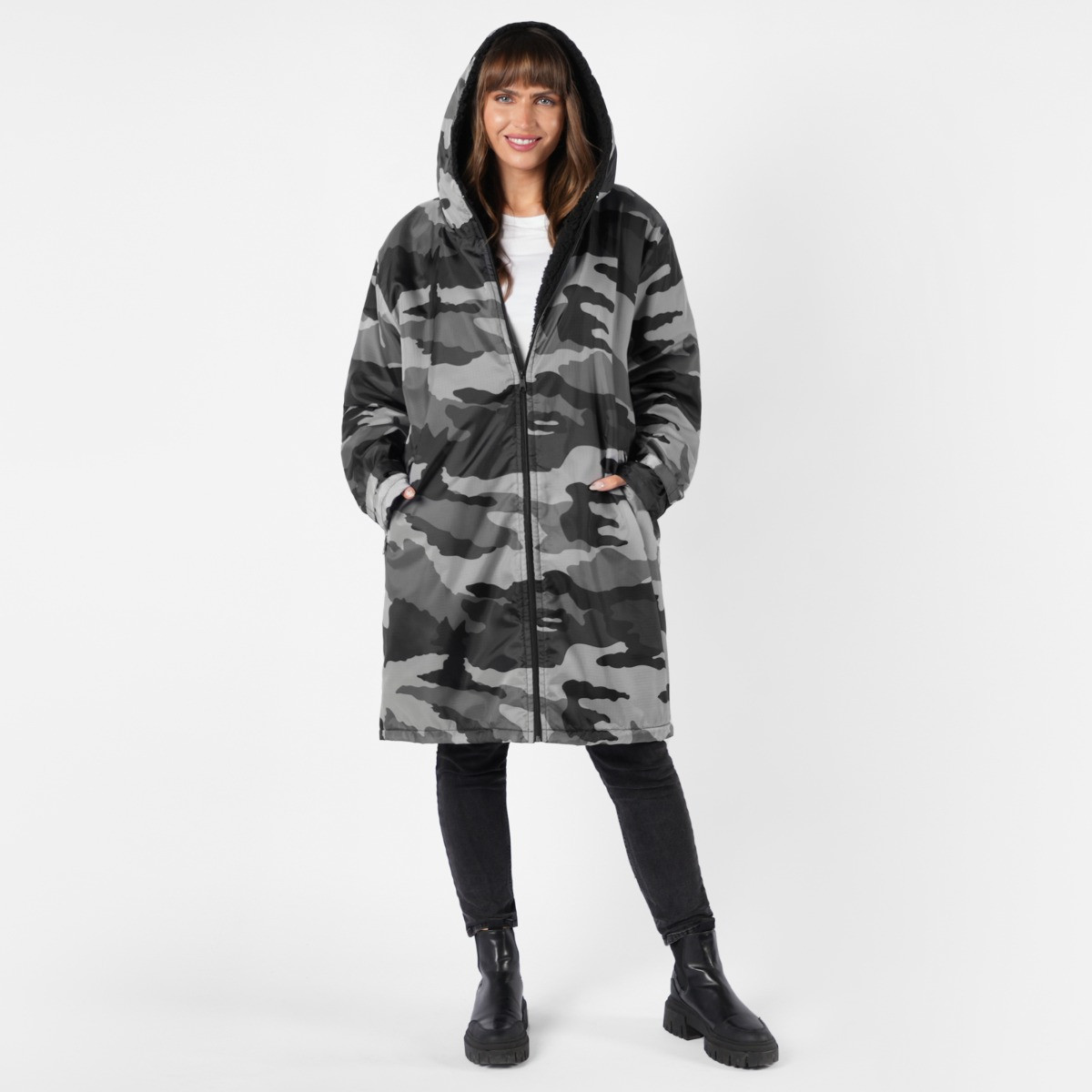 OHS Water Resistant Camo Print Full Zip Changing Robe, Charcoal - S/M>