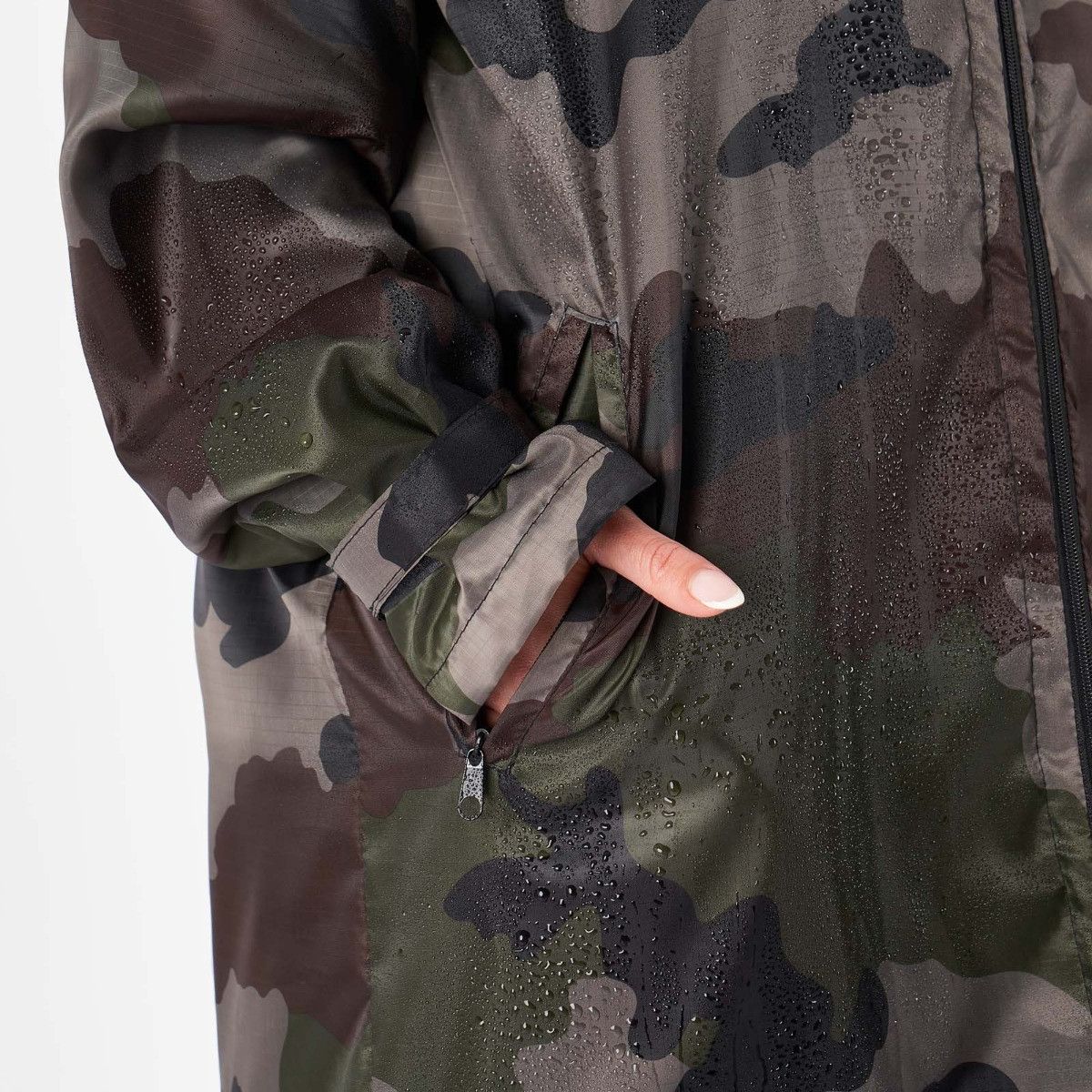 OHS Water Resistant Full Zip Changing Robe, Camo Khaki - S/M>