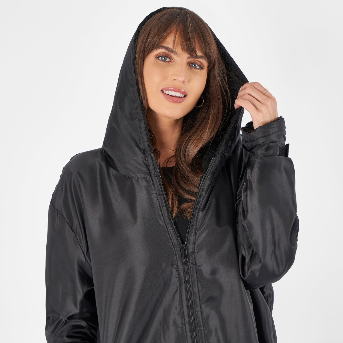 OHS Water Resistant Full Zip Changing Robe, Black - S/M>