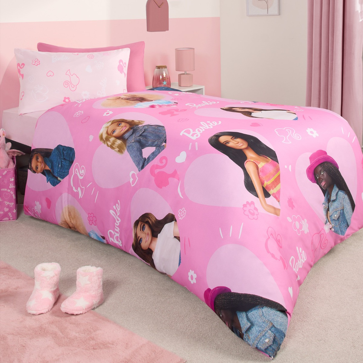 Barbie Friends Reversible Duvet Set, Pink - Double>