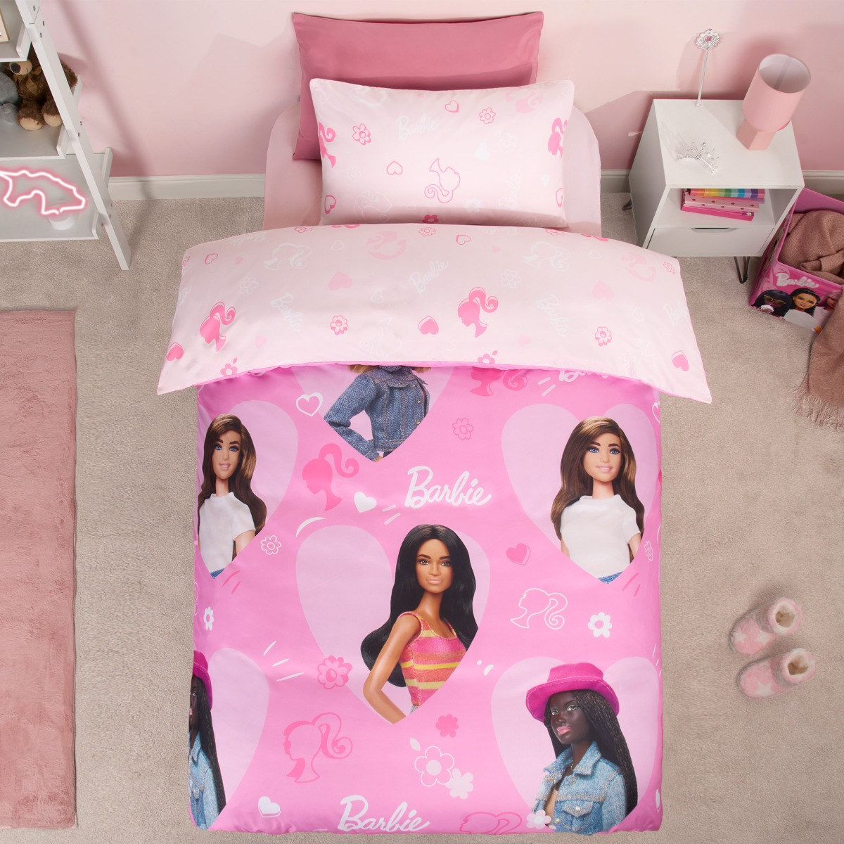 Barbie Friends Reversible Duvet Set, Pink - Double>