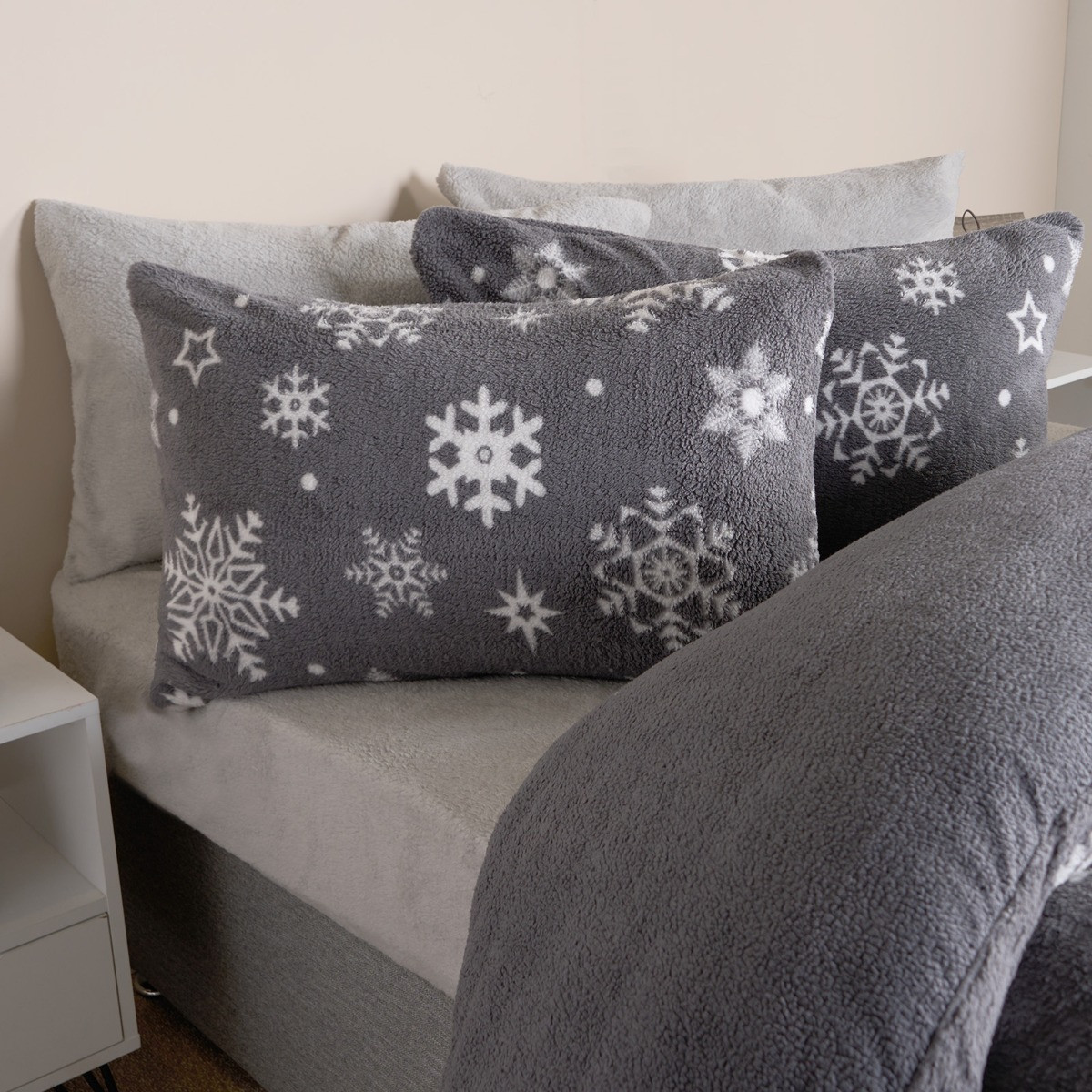 OHS Snowflake Teddy Duvet Set - Grey>