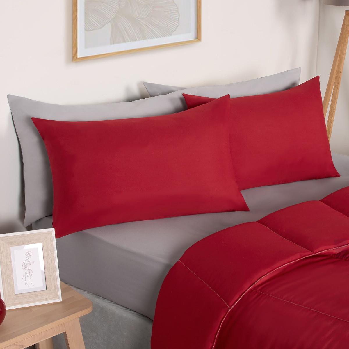 OHS Coverless 10.5 Tog Duvet With Pillowcase - Red>