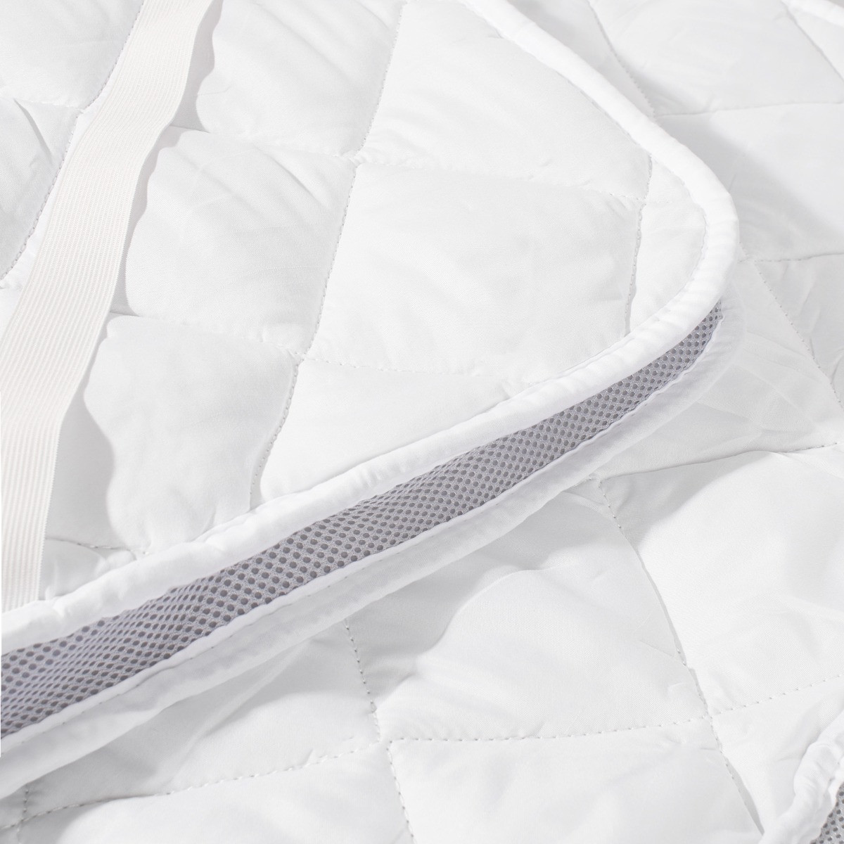 Dreamland Breathable Mattress Topper, White>