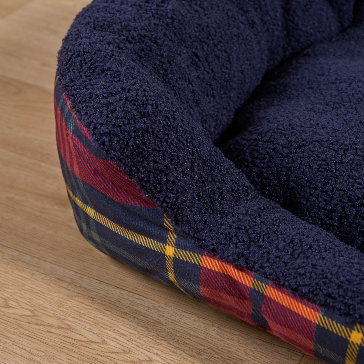 OHS Oxford Check Printed Pet Bed - Navy/Red>