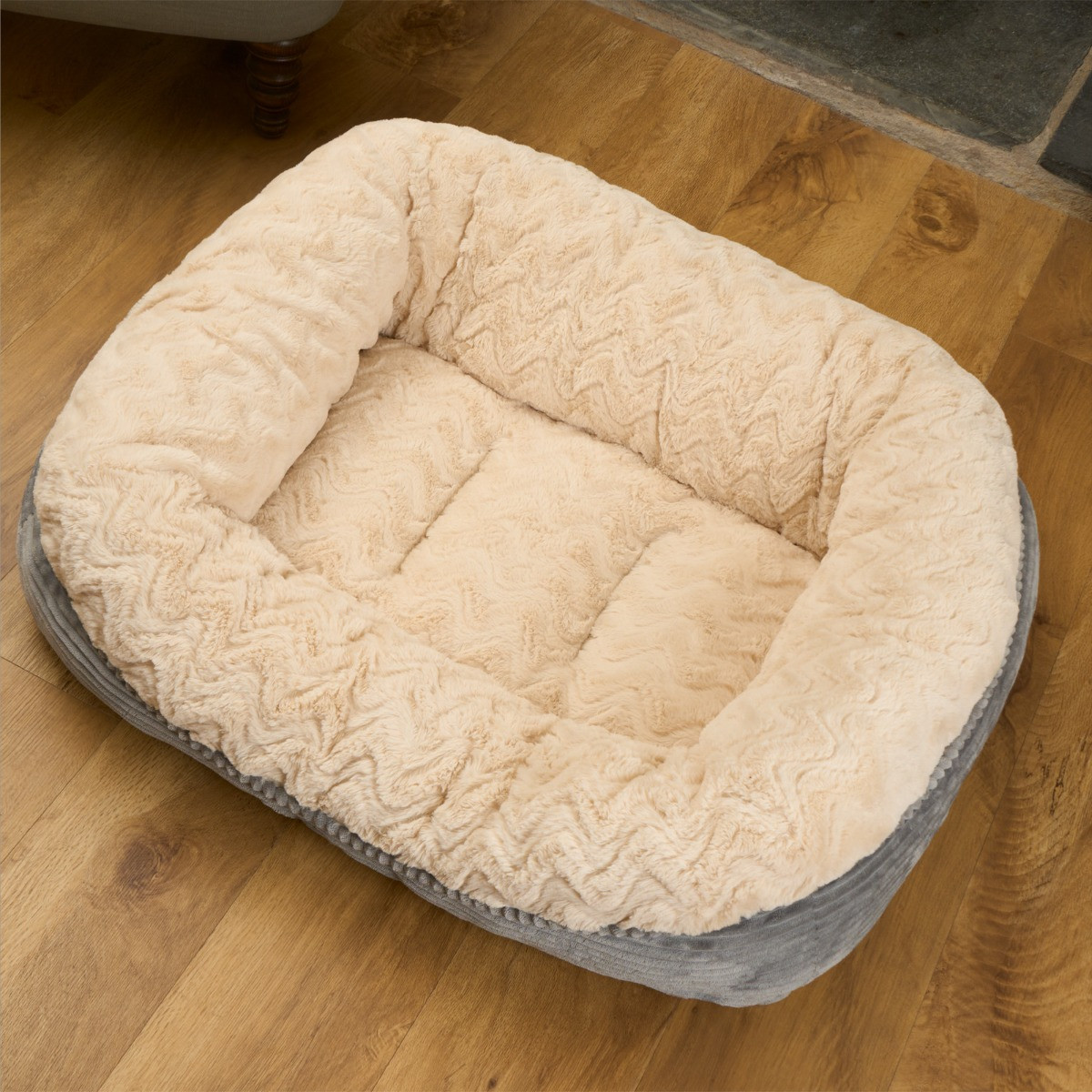 OHS Soft Faux Fur Ribbed Pet Bed, Cream/Grey - Large>