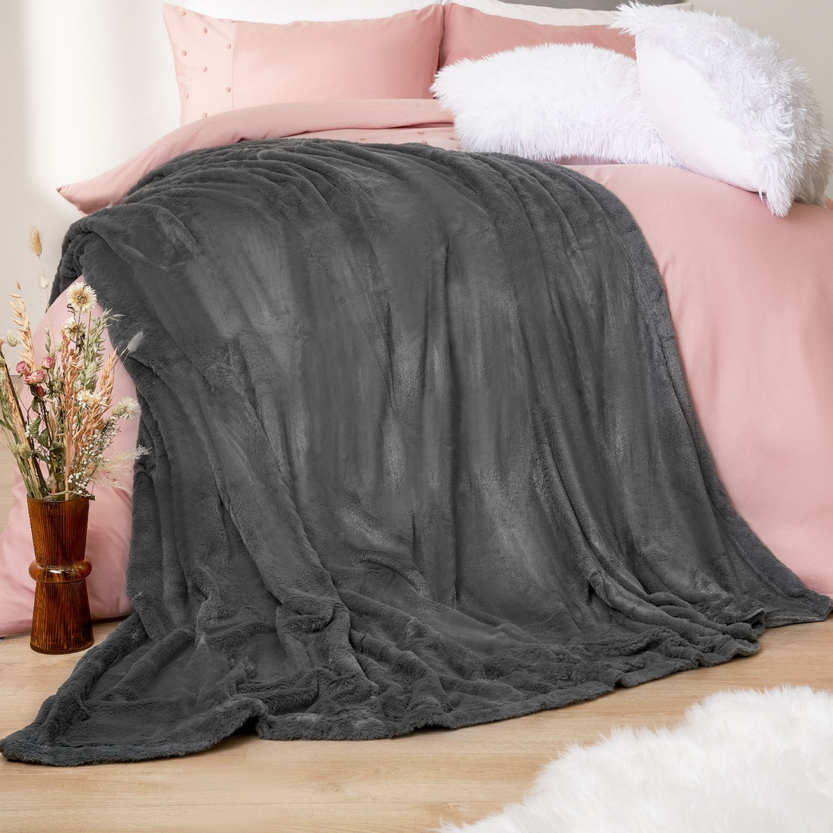 Sienna Faux Fur Fleece Throw - Charcoal>