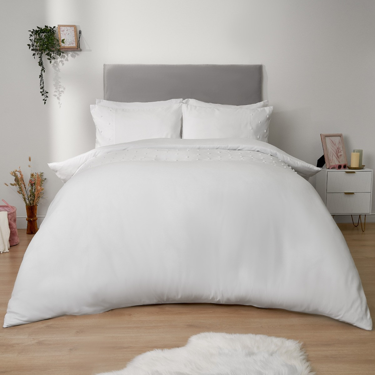 Sienna Tufted Polka Dot Panel Duvet Set, White - Double>