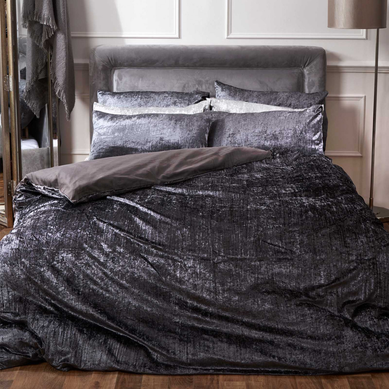 Sienna Valencia Crinkle Crushed Velvet Duvet Set, Charcoal Grey - King>