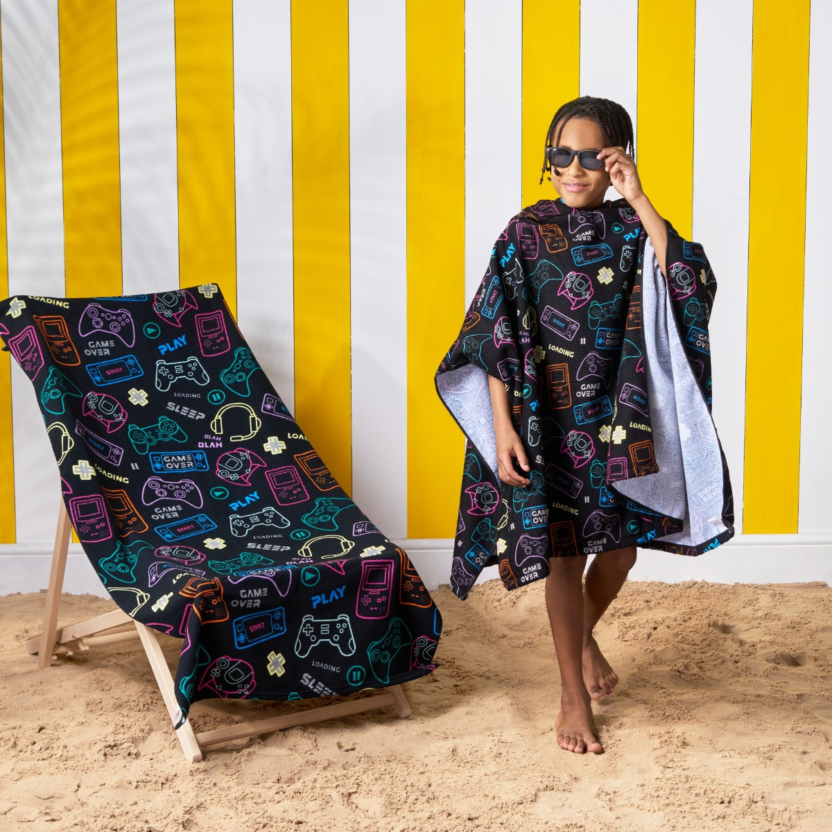 Dreamscene Gaming Print Beach Poncho Towel - Black>